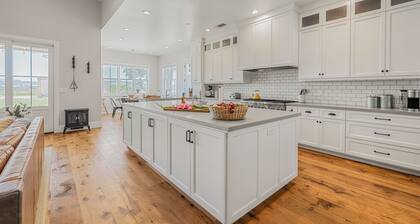 Cooperage by AvantStay | Vineyard, Views, Soccer