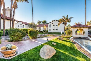 Property grounds - Lovely Front Quarters BD/BA/Pool (Scottsdale)