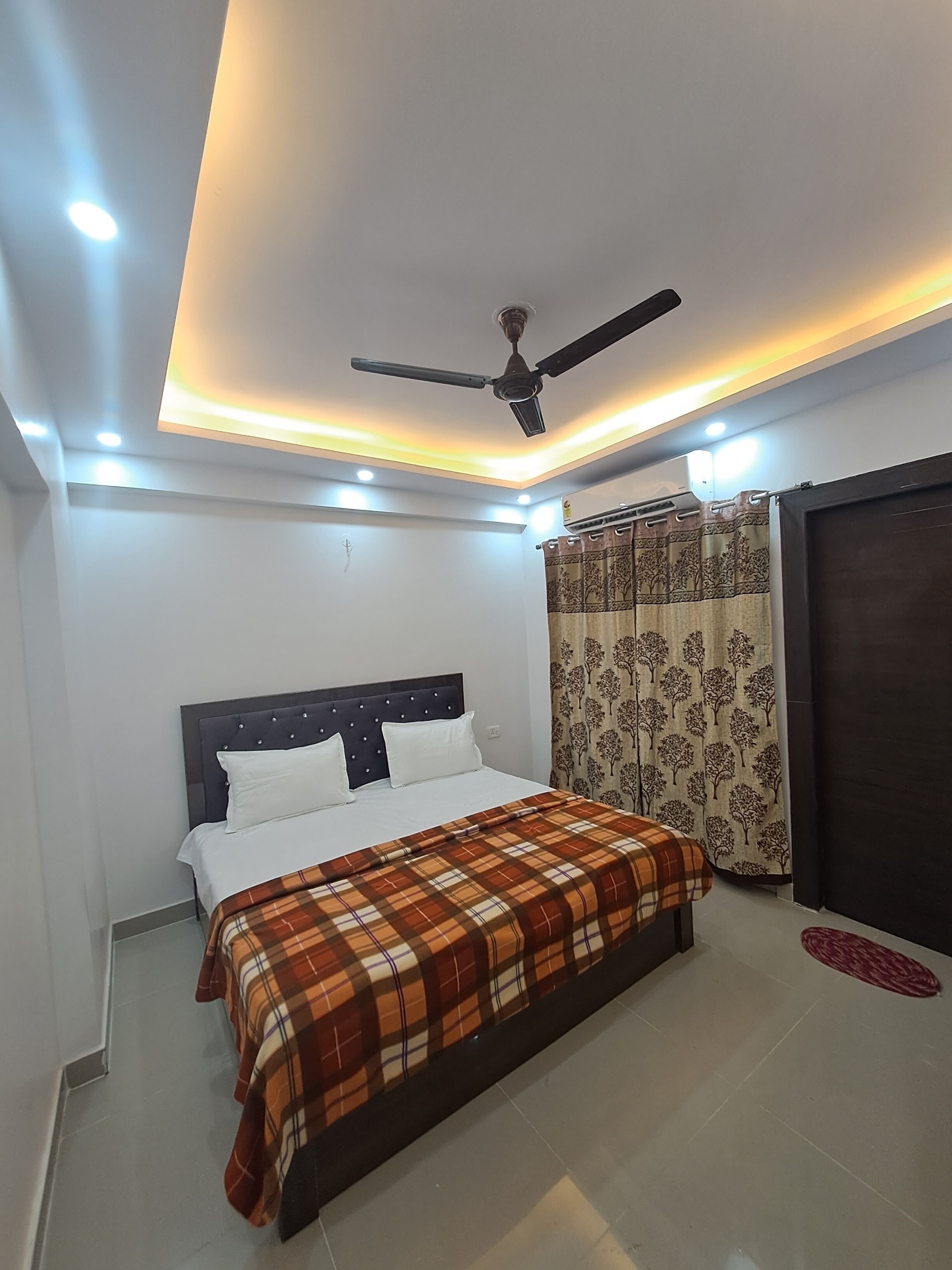 2 多间卧室、客房内保险箱、熨斗/熨衣板、免费 WiFi