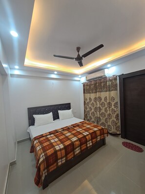 2 chambres, coffres-forts dans les chambres, fer et planche à repasser