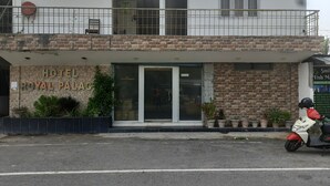 A two-story building with a sign reading "HOTEL ROYAL PALACE". - Hotel Royal Palace (Port Blair)