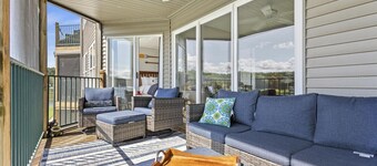 Lakeside Paradise 2Bd w/ Pool, Playground and More