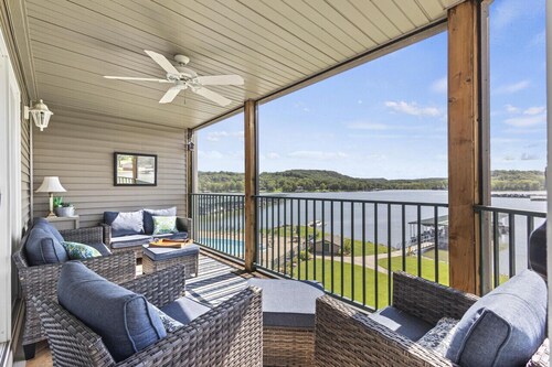 Lakeside Paradise 2Bd w/ Pool, Playground and More