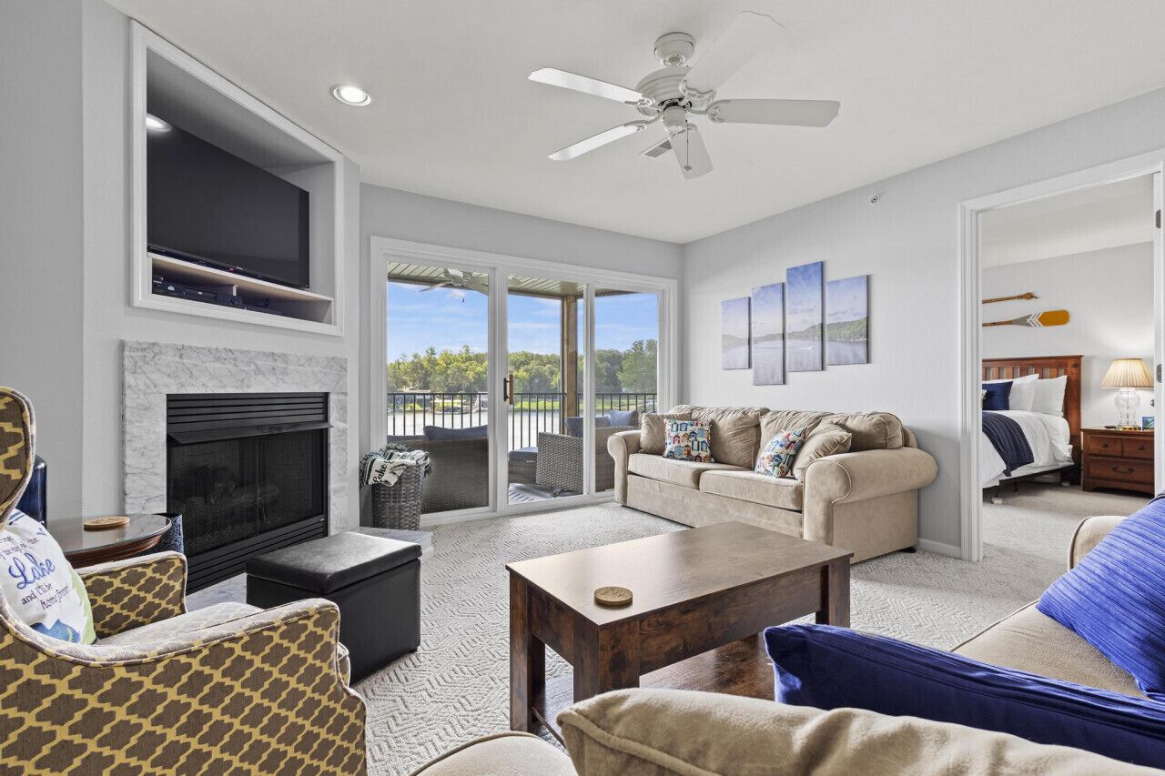 Smart TV, chimenea y reproductor de DVD 