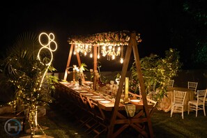 Outdoor banquet area - Villa in Kollam with Private Pool (Varkala)