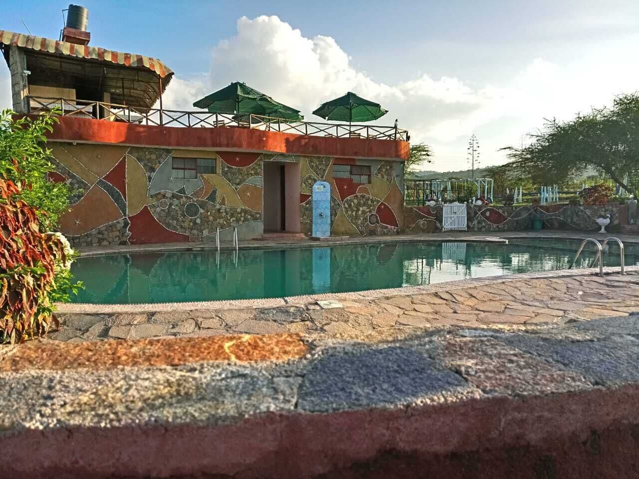 15 outdoor pools