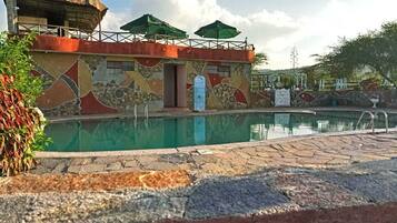 15 outdoor pools