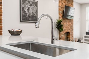 Interior - 10) Entire Home/Private Parking/Fenced Yard (Columbus)