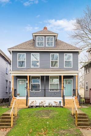 Exterior - 10) Entire Home/Private Parking/Fenced Yard (Columbus)