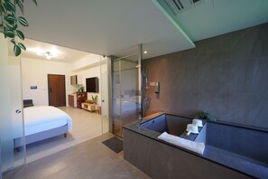 65-inch Smart TV with digital channels - StayChill (Toucheng)