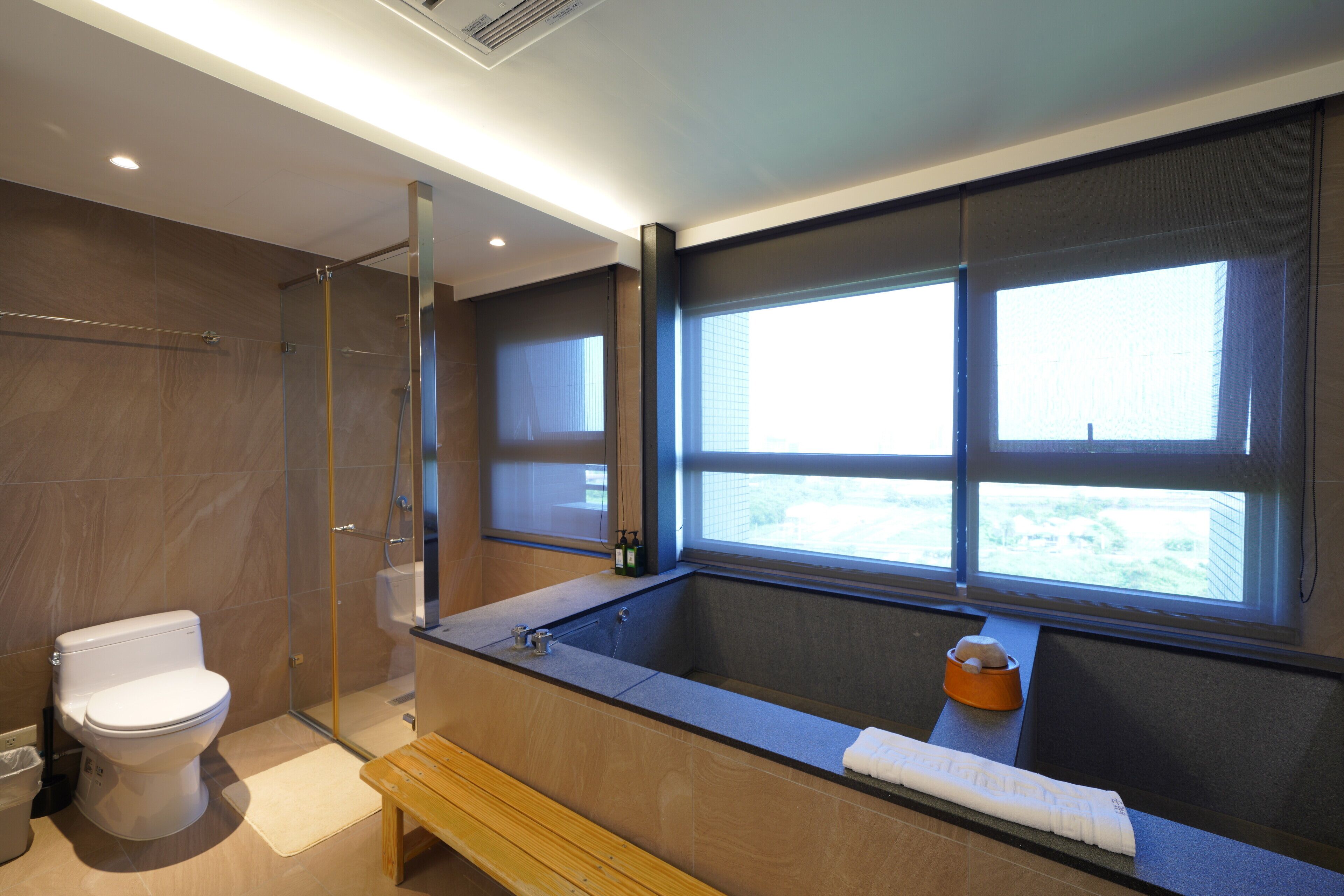 Design Double Room, 1 Bedroom, Partial Ocean View, Oceanfront | Bathroom | Separate tub and shower, spring water tub, hydromassage showerhead
