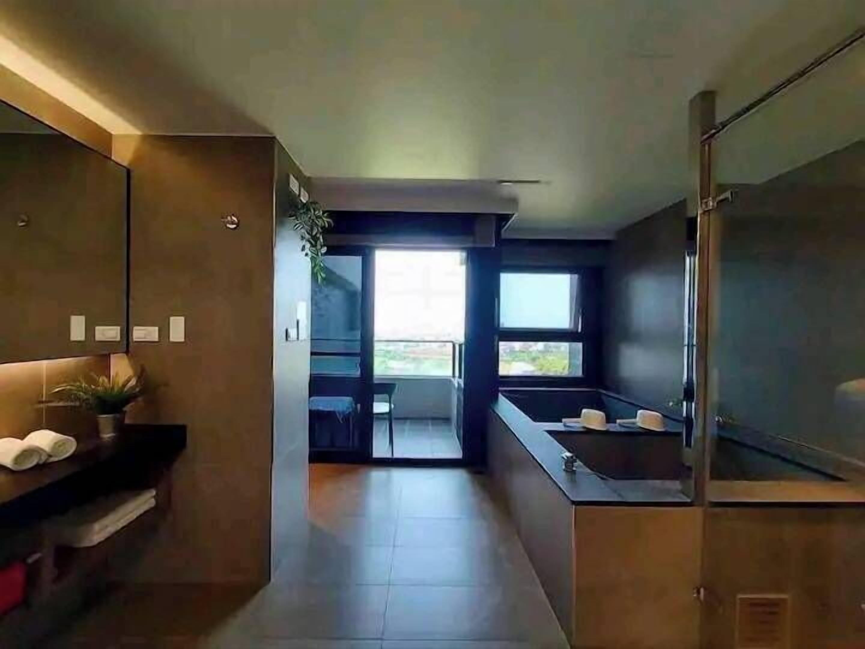 Design Double Room, 1 Bedroom, Partial Ocean View, Oceanfront | Bathroom | Separate tub and shower, spring water tub, hydromassage showerhead
