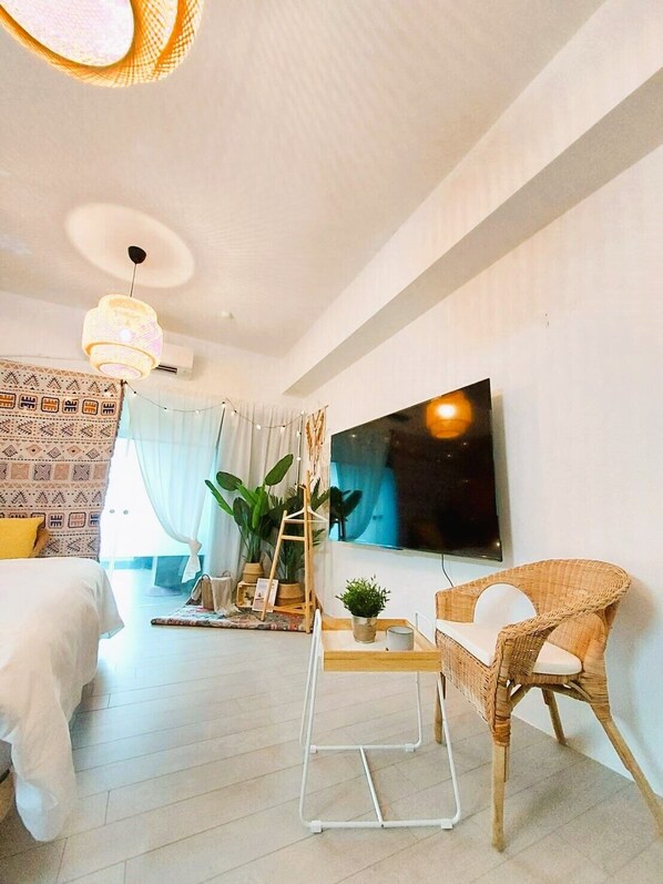 時尚雙人房, 1 間臥室, 部分海景, 海濱 | 獨特設計、獨特裝修、書桌、免費 Wi-Fi