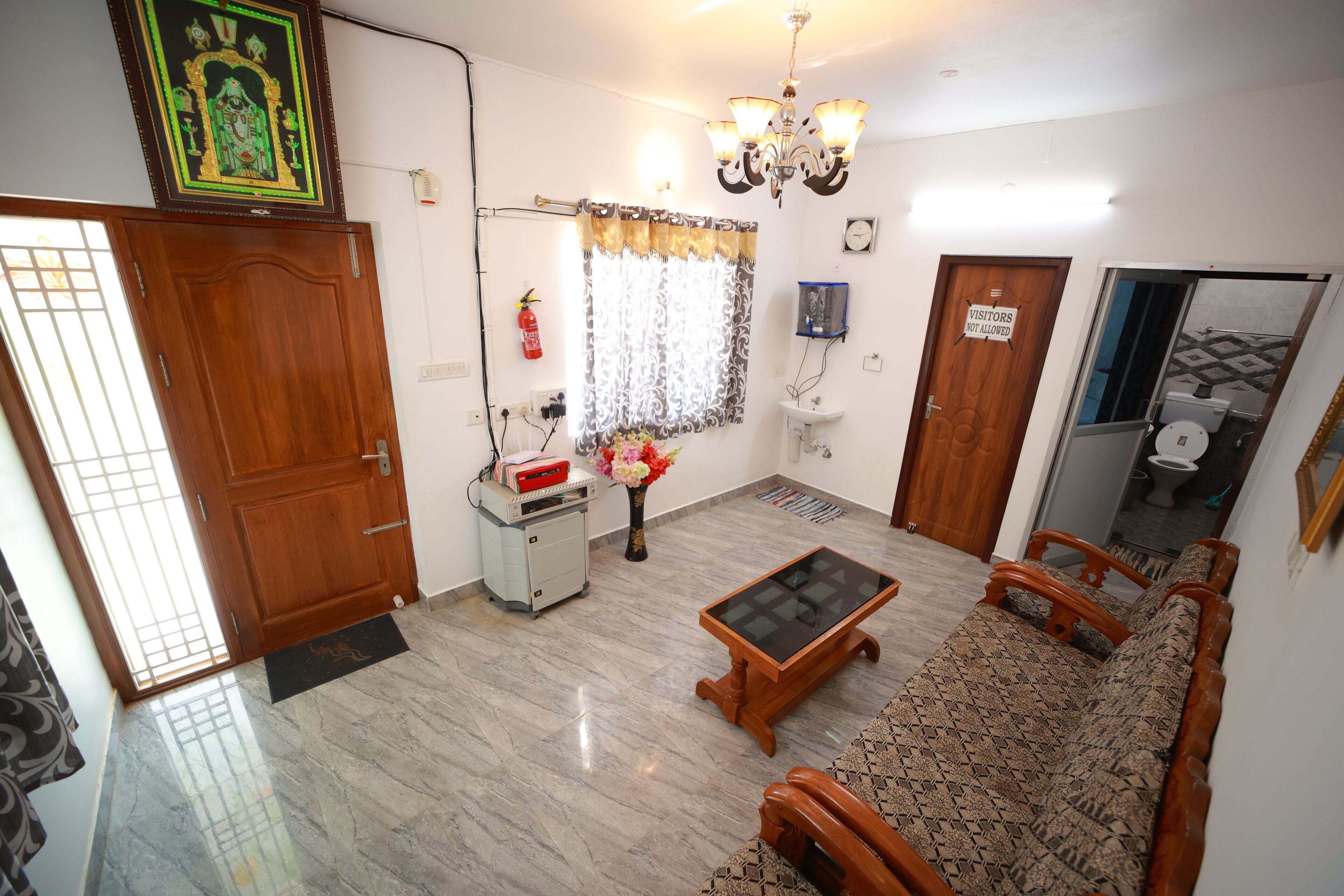 23 inci televisyen LED dengan kabel, pendiangan 