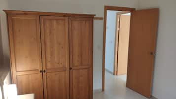 2 chambres, fer et planche à repasser, Wi-Fi gratuit, draps fournis