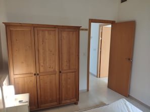 2 chambres, fer et planche à repasser, accès au Wi-Fi (inclus)