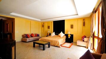 8 bedrooms, iron/ironing board, free WiFi, bed sheets