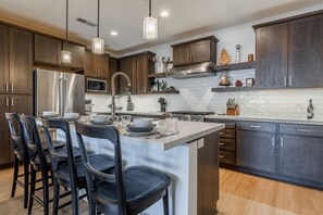 Fridge, microwave, oven, stovetop - Luxury Creekhouse Townhome with Mountain Views, Fireplace, and Grill! (Mammoth Lakes)