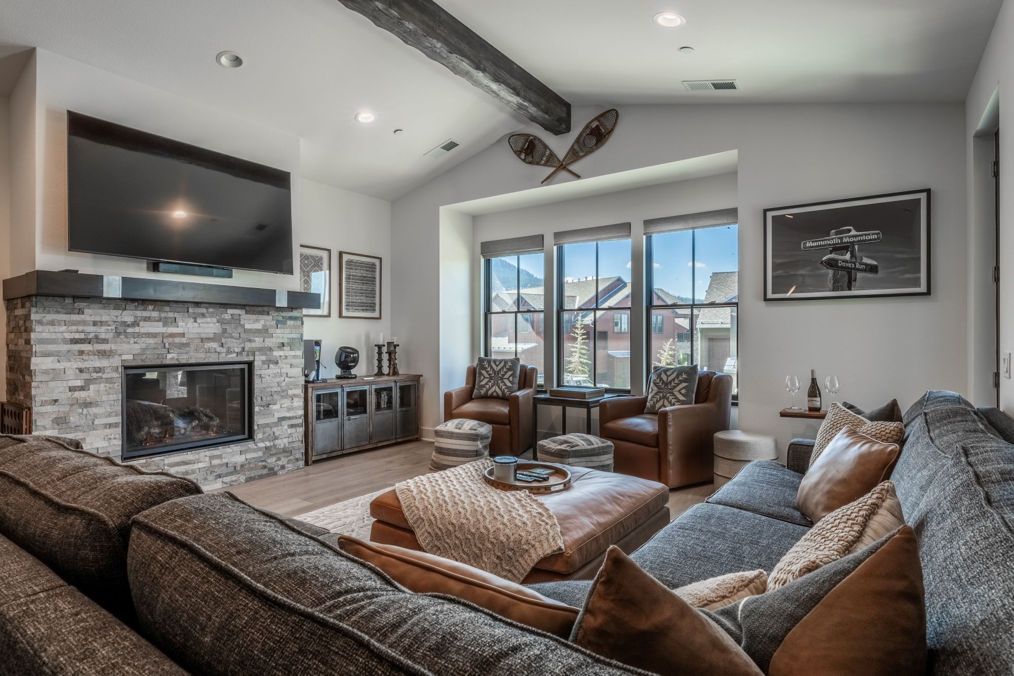 Smart TV, fireplace, DVD player