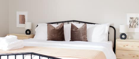 2 chambres, fer et planche à repasser, Wi-Fi gratuit, draps fournis