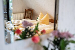 2 bedrooms, iron/ironing board, free WiFi - Cozy vacation apartment with 2 balconies, 2 bedrooms, well-kept garden, WLAN, bicycles (Rechlin)