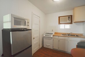 Room - Budget Inn By Oyo Corpus Christi Beach GA (Portland)