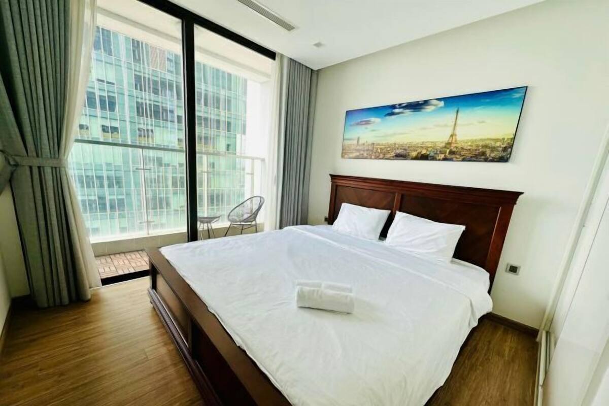Premium bedding, pillowtop beds, desk, blackout drapes