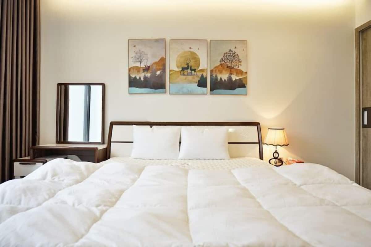 Premium bedding, pillowtop beds, desk, blackout drapes