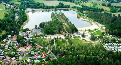 Angenehme Wohnung in einem Ferienhaus mit W-LAN, TV, Innenhof, Haustiere erlaubt und Parkplatz