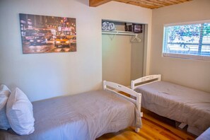 Unclassified image, 3 of 15, button - Warm 3B w/ Yard | 2 min to Downtown (Anchorage)