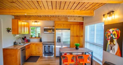 Warm 3B w/ Yard | 2 min to Downtown