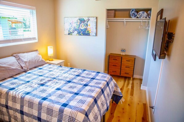 Unclassified image, 1 of 15, button - Warm 3B w/ Yard | 2 min to Downtown (Anchorage)