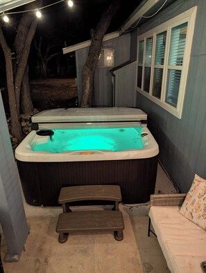 Tina de hidromasaje al aire libre