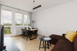 TV - Comfortable Apartment | Balcony with Panoramic View (Warszawa)