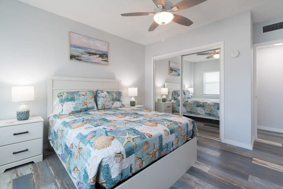 2 bedrooms, desk, iron/ironing board, WiFi
