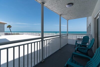 Oceanfront Updated Condo - Direct Beach Access!