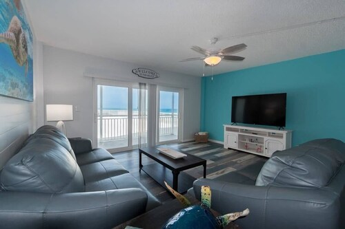 Oceanfront Updated Condo - Direct Beach Access!