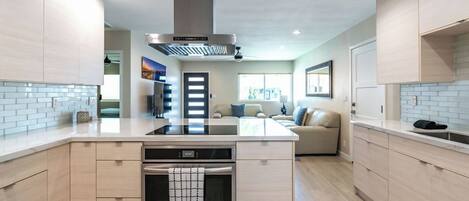 Fridge, microwave, stovetop, dishwasher