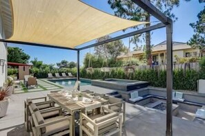 Outdoor dining - Luxury Home! Heated Pool+Spa+Firepit (La Mesa)