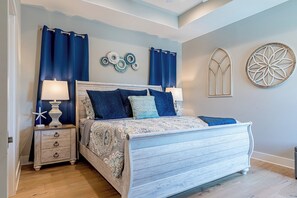 3 bedrooms, desk, iron/ironing board, travel crib - Luxurious Home - Short Walk to Beach, EV ChargerL2 (Galveston)