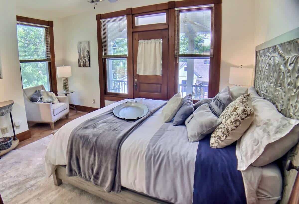 4 soverom, skrivebord, strykejern/-brett og wi-fi