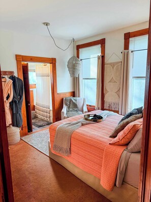 1 bedroom, desk, iron/ironing board, WiFi