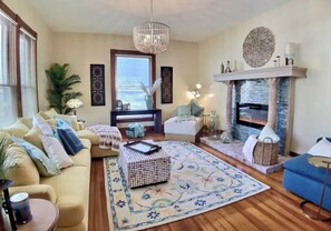 Fernseher, Kamin, Arbeitsbereiche