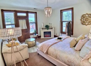 2 bedrooms, desk, iron/ironing board, WiFi