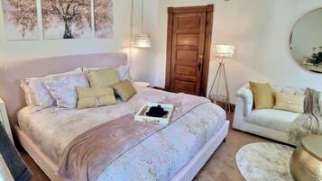 2 bedrooms, desk, iron/ironing board, WiFi