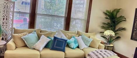 TV, peis og kontorer