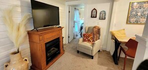 Televisión, chimenea, oficina