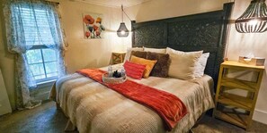 2 bedrooms, iron/ironing board, WiFi, bed sheets - Historic Bed & Breakfast, Slps 4, Full Kitchen, (Eureka Springs)