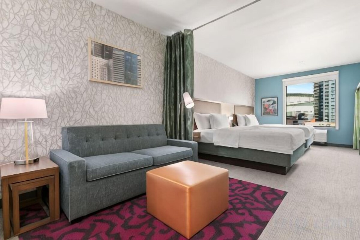 Studio With 2 Queen Beds And Roll In Shower-Mobility And Hearing Accessible