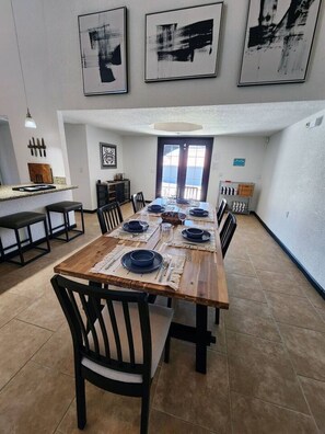 Dining - Eastwind Reflections Hideaway (Lake Havasu City)